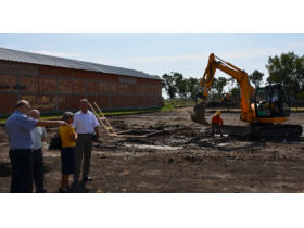 Predsednica opštine Pećinci sa saradnicima u obilasku gradilišta